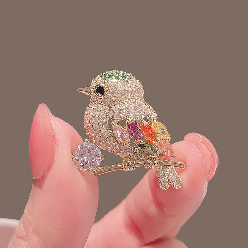 Chic Butterfly Brooch for Women - High-End Fashion Corsage