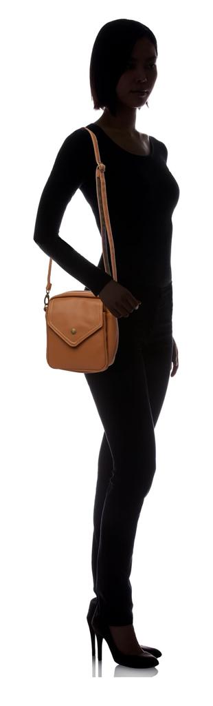 Chiemi Sacs 2-Face 2-Way Shoulder Bag with Logo Belt, Simple Design, and Functional Pockets (2402-6249) BeigeCamel