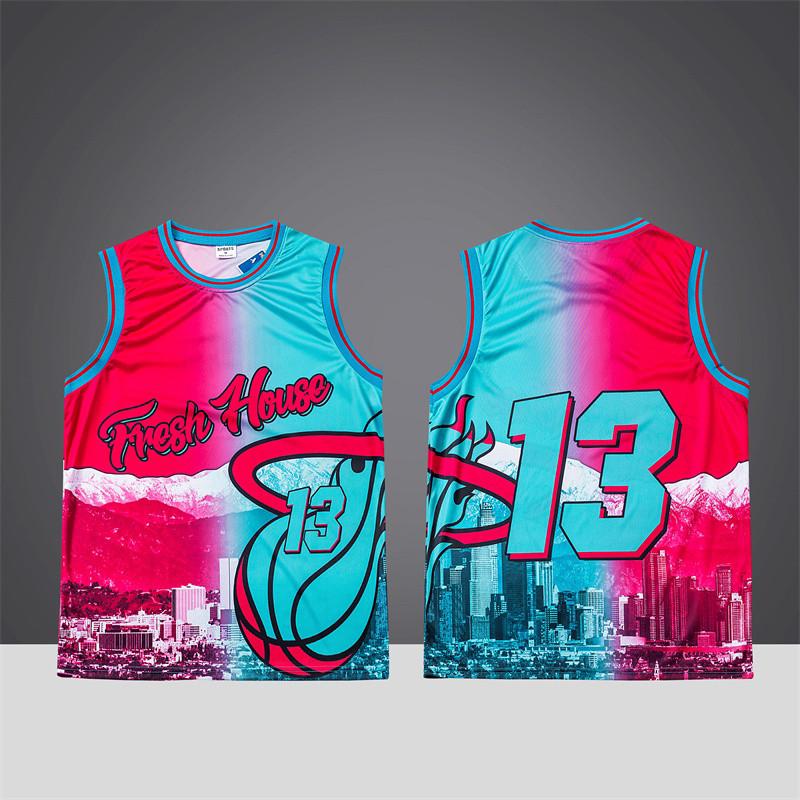 Kreative Basketballtrikots Kollektion Künstlerische Grafikdrucke Einzigartige Nummern- & Logo-Designs Sportliche Trikots