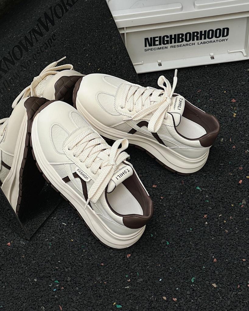 2025 early autumn new platform white shoes women's versatile casual shoes ins tide niche design sense Korean version fashion