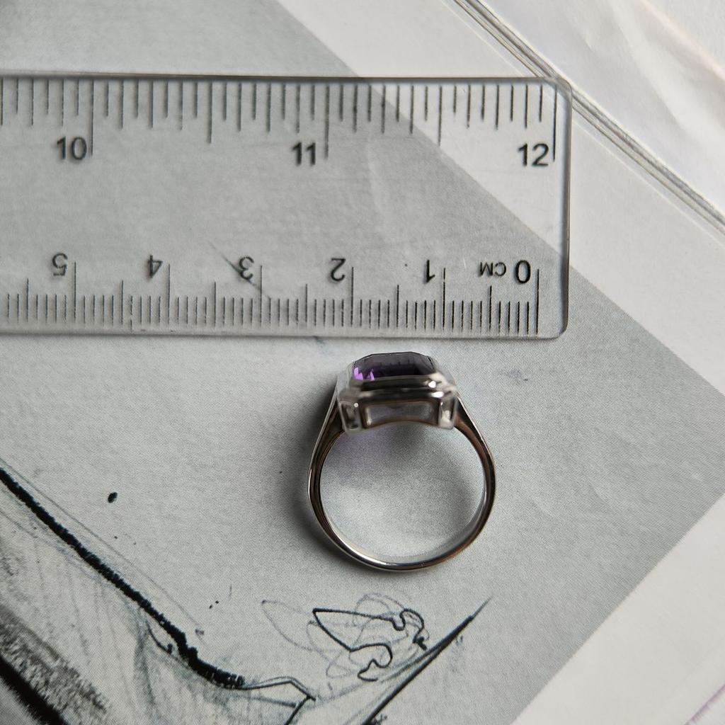 Серебряное кольцо с натуральным аметистом 3.125ct, вес изделия 4,09 гр (2179429)