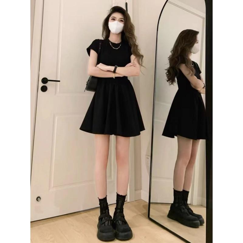 Romantic retro black simple short-sleeved dress for women's new summer small people to wear short skirts