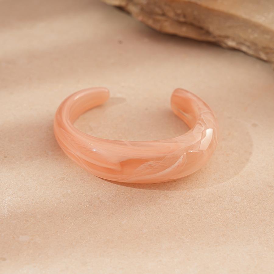 

Irregular Pink Acrylic Openning Bangles for Women Personality Sweet Smudging Cuff Bracelet Smooth Resin Wristband