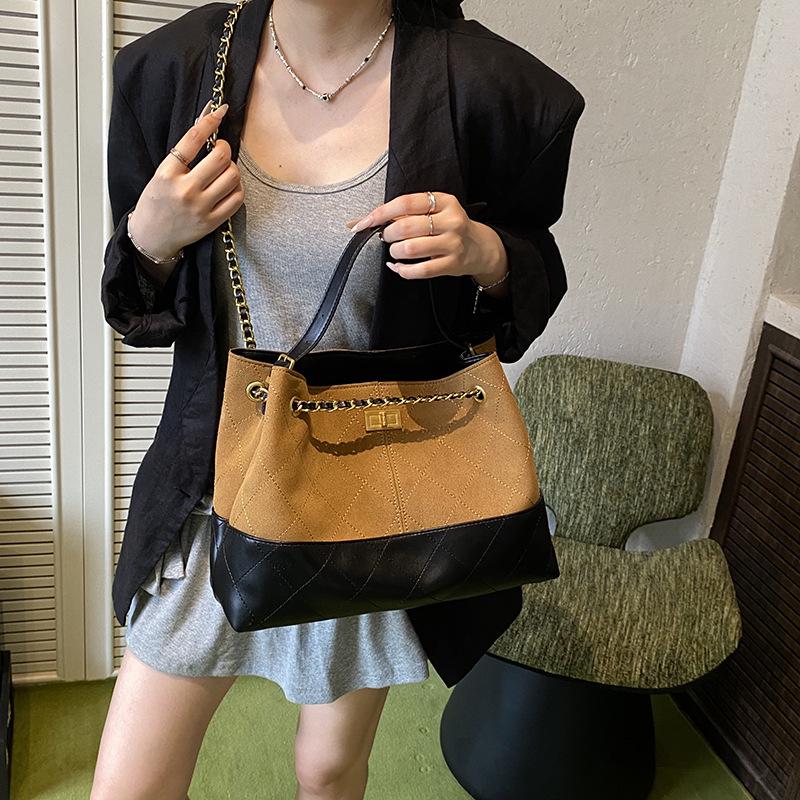 2025 New Women's High-End Retro Shoulder/Crossbody Bag with Iron Chain - Versatile Tote for Commuting
