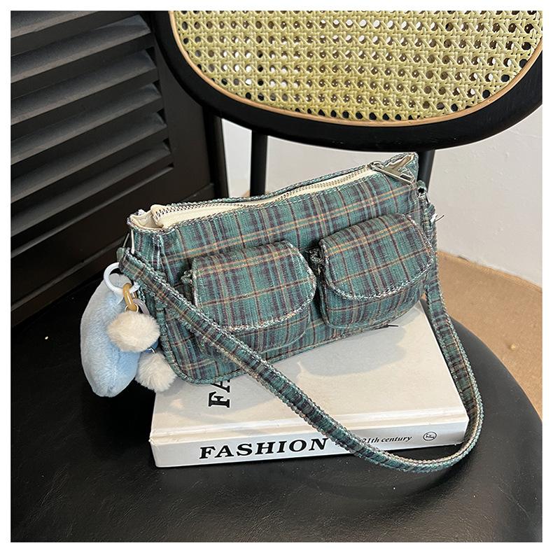 

2025 early spring new casual and beautiful shoulder bag exquisite small bag versatile temperament corduroy striped bag without pendant