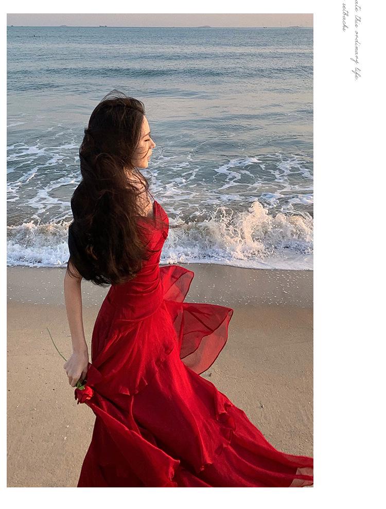 Nádherné červené plážové šaty: Francouzský volán, zdůrazňující pas, špagetová ramínka, dlouhá plážová sukně pro ženy.