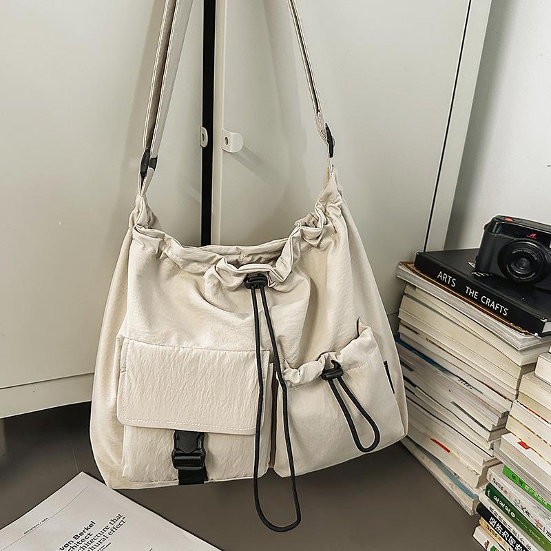 Large capacity nylon cloth tote bag women's new lightweight fashion sports and leisure shoulder messenger bag