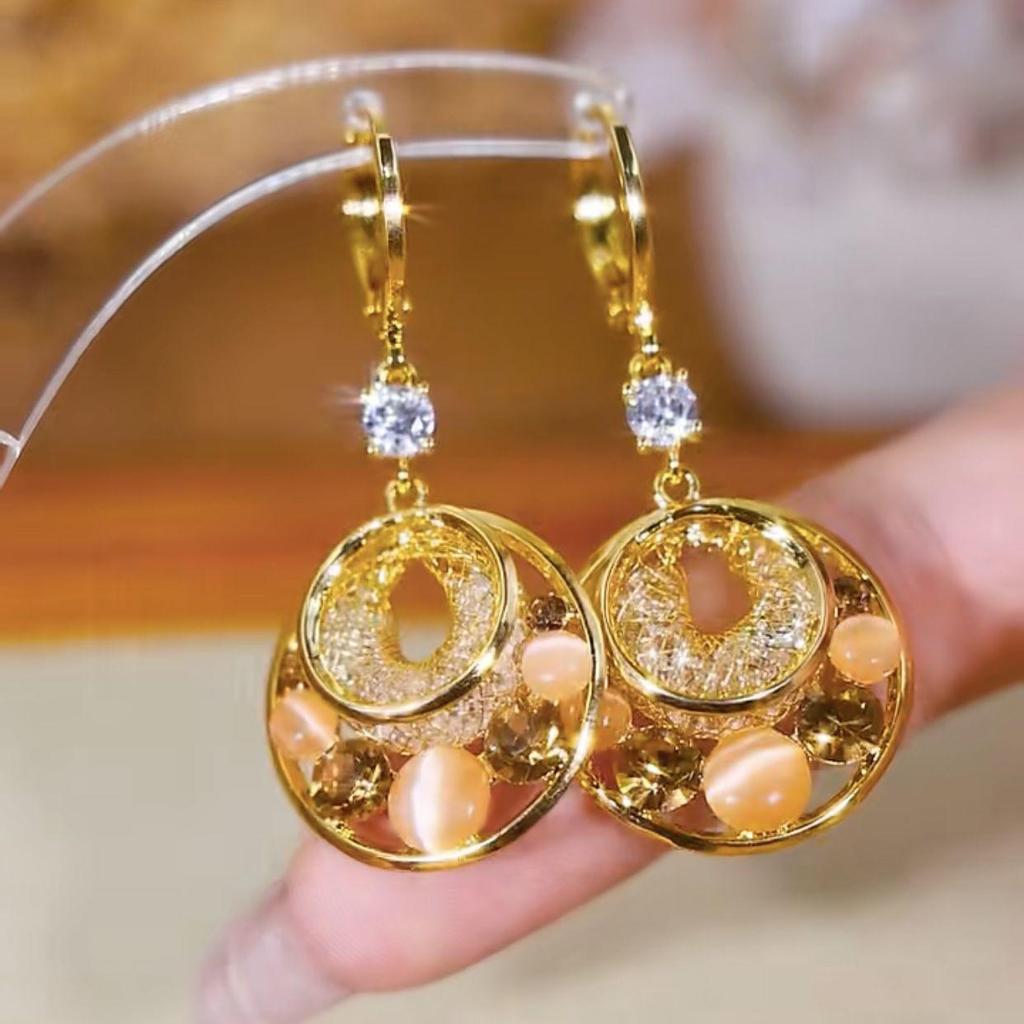 Gold Crystal Teardrop Ear Cuff Earrings: Coffee-Colored Mesh, Luxurious and Fashionable Dangles, Elegant Jewelry for Women.