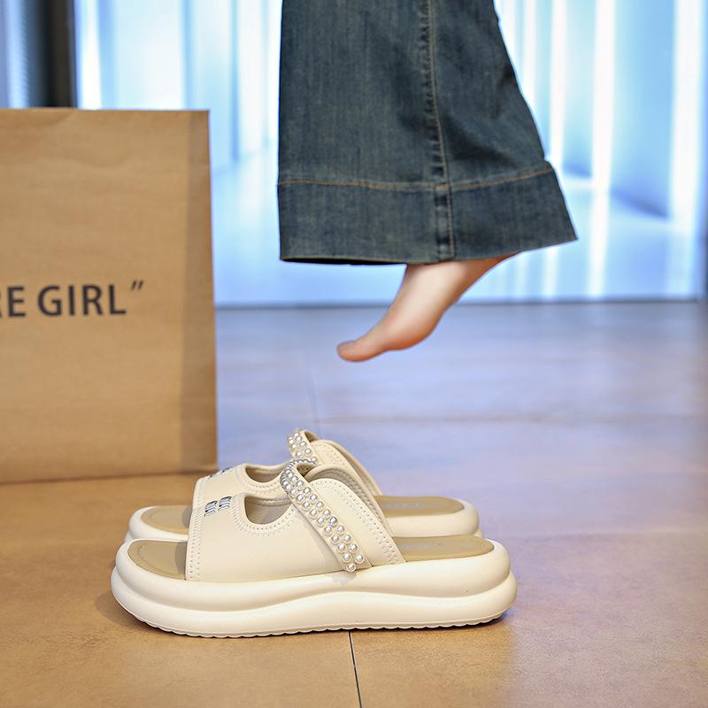 Cool Slippers Women's Summer Wear 2025 New Fashionable Versatile Comfortable Thick-bottomed French with Skirt Beach Slippers