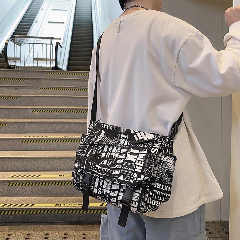 2024 Neue Street Herren- und Damen-Umhängetasche Großes Fassungsvermögen Bedruckte Schultertasche Koreanische Mode Studenten-Rucksack Aufbewahrungstasche