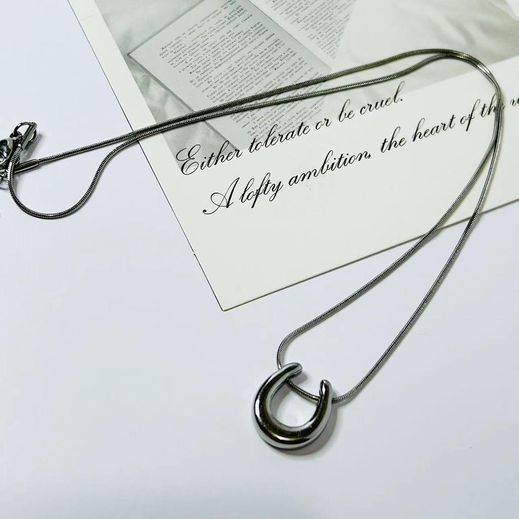 Titanium Steel Simple Horseshoe U-shaped Pendant Sweater Chain Versatile High-end Clavicle