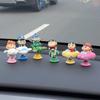 Ozdoba na deskę rozdzielczą samochodu Crayon Shin-chan – Urocza dekoracja z kreskówki i prezent redukujący stres