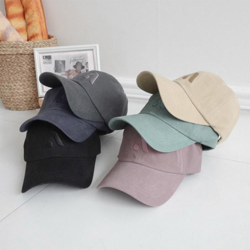 Women's everyday look, light men's baseball cap