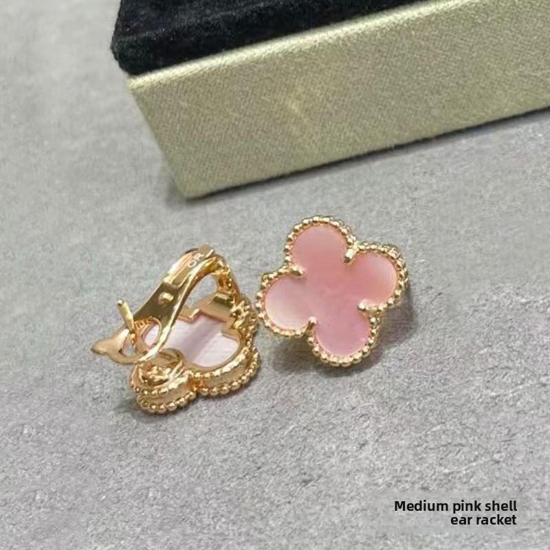 

Серьги-клевер с четырьмя лепестками из розового золота с сердоликом, версия премиум, для женщин. Серьги с изысканным белым перламутром, создающие ощущение высокого класса.