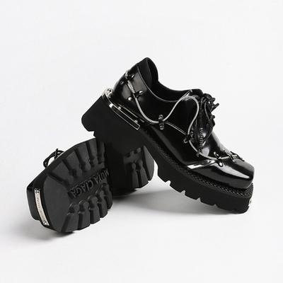 Moda Lujo Decoración Cadena Metálica Zapatos Tacón Grueso Mujer Alta Calidad Charol Negro Cordones Mocasines Estilo Punk Zapatos Otoño