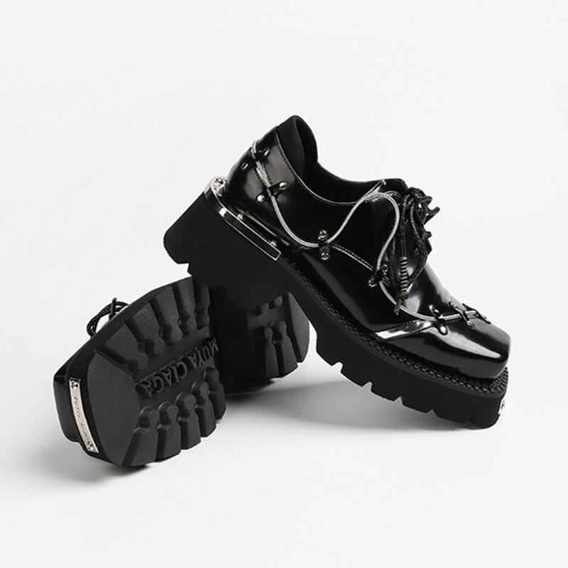 Mode Luxus Metallketten Dekoration Klobige Absatzschuhe Damen Hochwertiges Lackleder Schwarz Schnürschuhe Loafers Punk-Stil Herbstschuhe