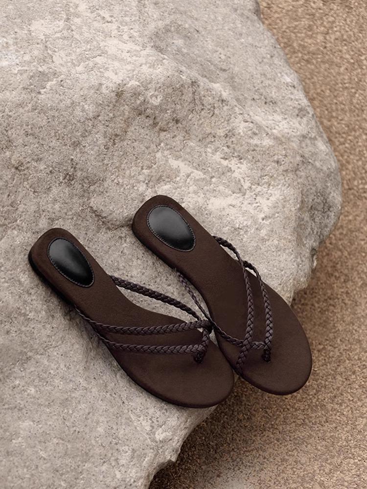 

Версия из мягкой кожи~ нишевое плетение высококлассные шлепанцы легкая роскошь плоские + шлепанцы повседневные пляжные крутые шлепанцы женский тренд 40