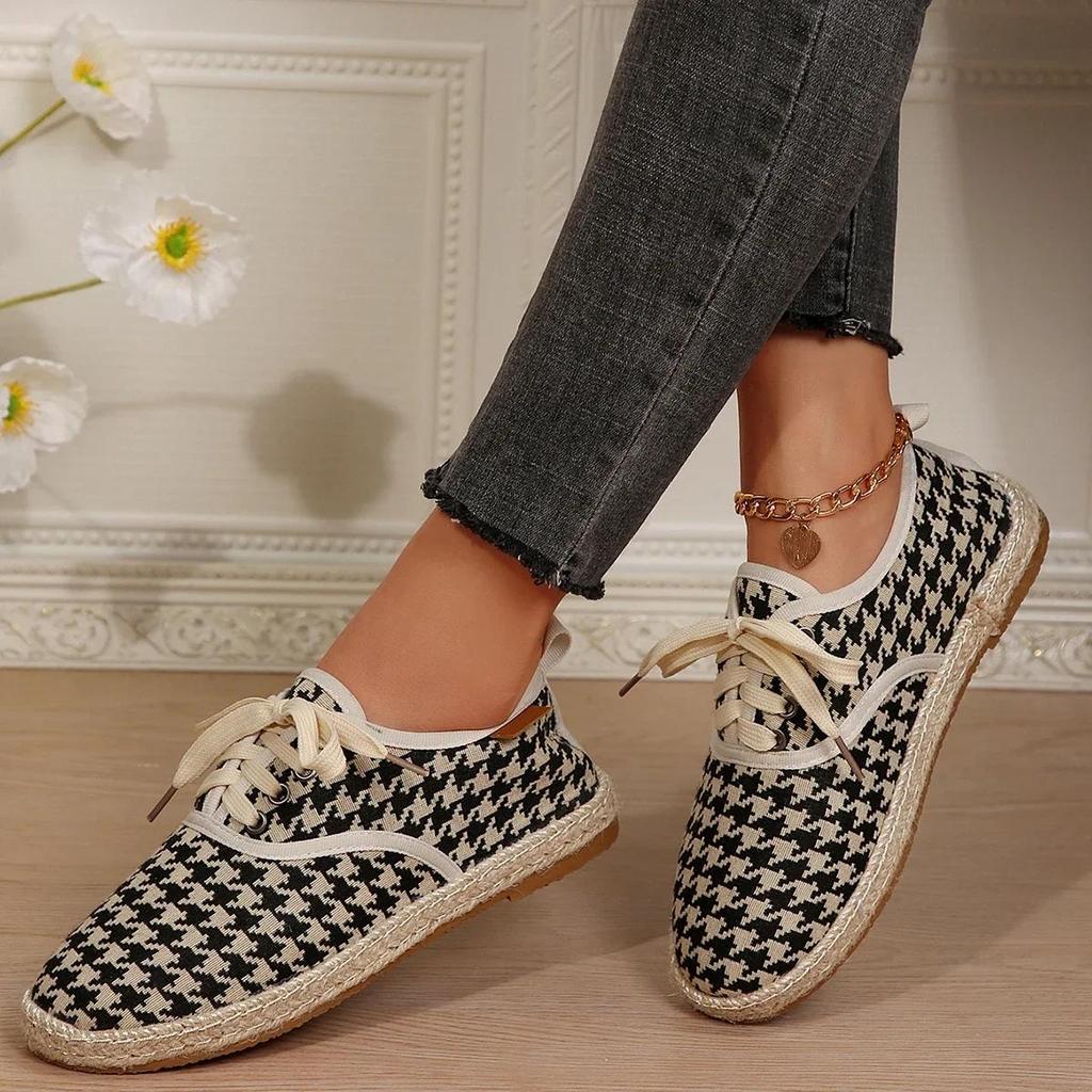 Chaussures de Toile Basses pour Femmes Automne Nouvelles Baskets Plates à Lacets Peu Profondes Décontractées pour la Marche pour Femmes Chaussures Vulcanisées d'Extérieur
