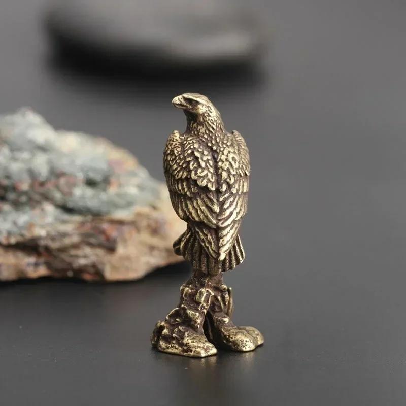 Eagle Statue Miniature Sculpture Handmade Crafts Ornament Vintage Copper Bird Figurine for Interior Home Desk Animal Decoration
