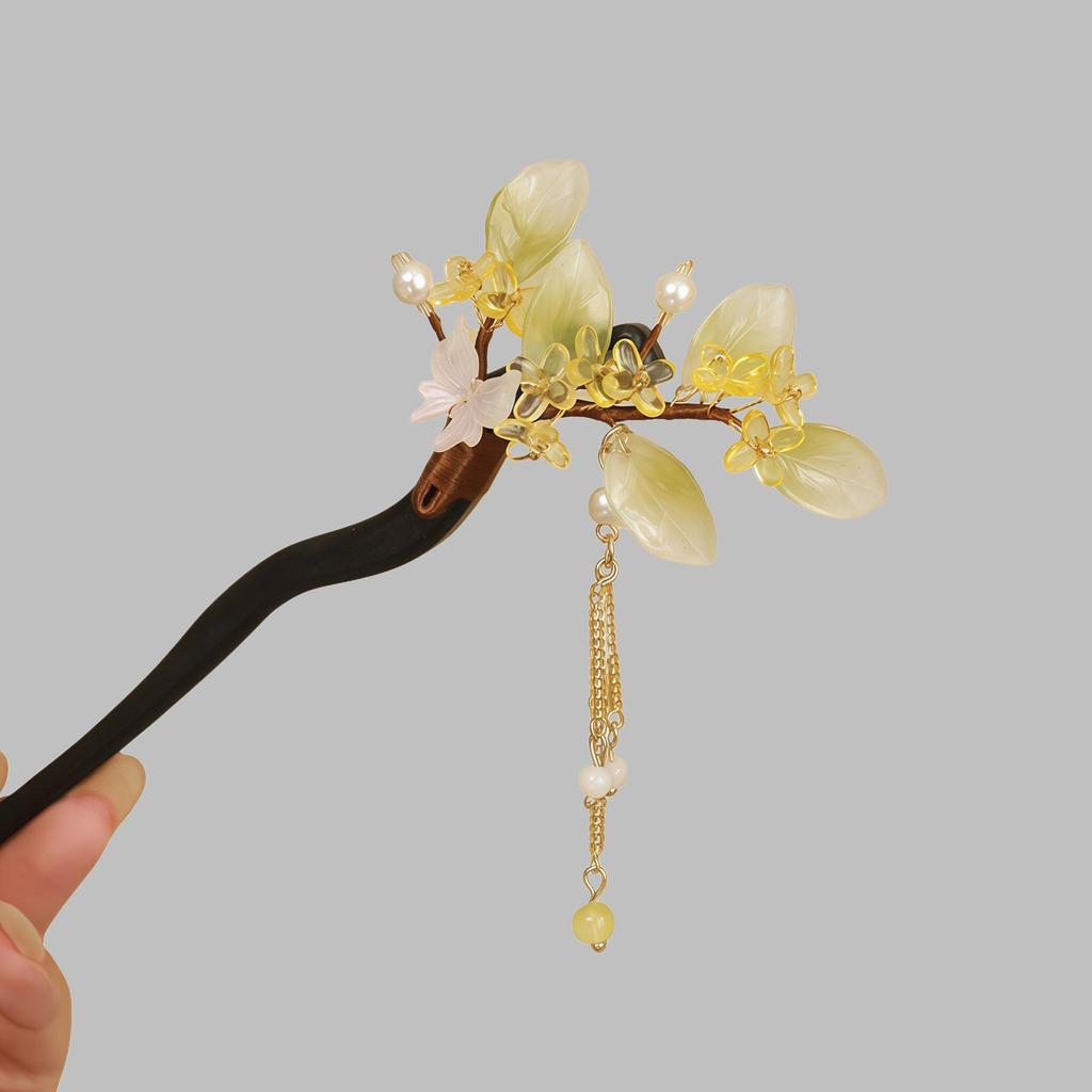 Hanfu Headdress: Retro Chinese Tassel Hairpin with Cheongsam Style