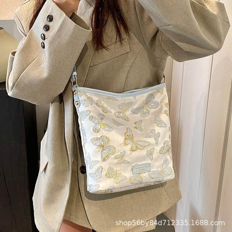 Retro Fashion Women's Small Bag Women's 2025 Spring New Versatile Embroidered Shoulder Messenger Bag Texture Bucket Bag