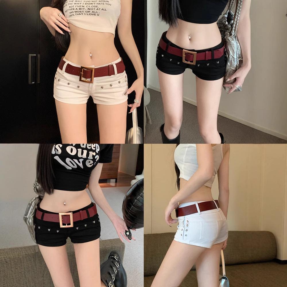 Pantaloncini Neri di Jeans Sexy a Vita Bassa Spicy Girl - Hot Pants Svasati Snella per Donna