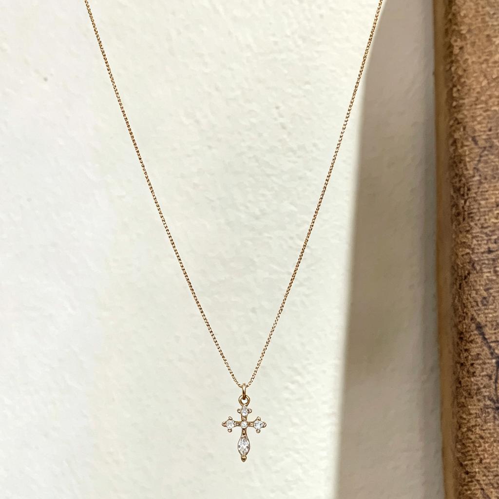 Stylish and Simple Cross Pendant Necklace Female Personality Light Luxury Versatile High Sense Collarbone Chain