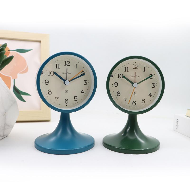 New Round Metal Table Clock, Simple Design, Suitable for Living Rooms, Studies, and Bedrooms, Suitable as a Silent Alarm Clock for Students