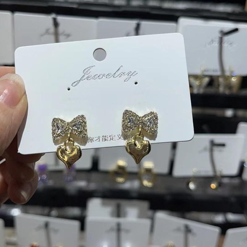 

Рождественские серьги-гвоздики с красным цирконием и кристаллами в виде банта для женщин, серьги-банты со стразами для девочек, новогодние праздничные украшения для ушей золотой