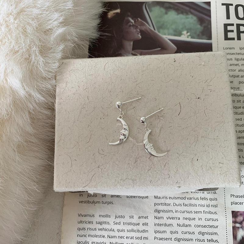 Retro Mode Mond Ohrstecker Japan und Korea Pendeln Einfach Ins Kalter Wind Halbmond Ohrringe