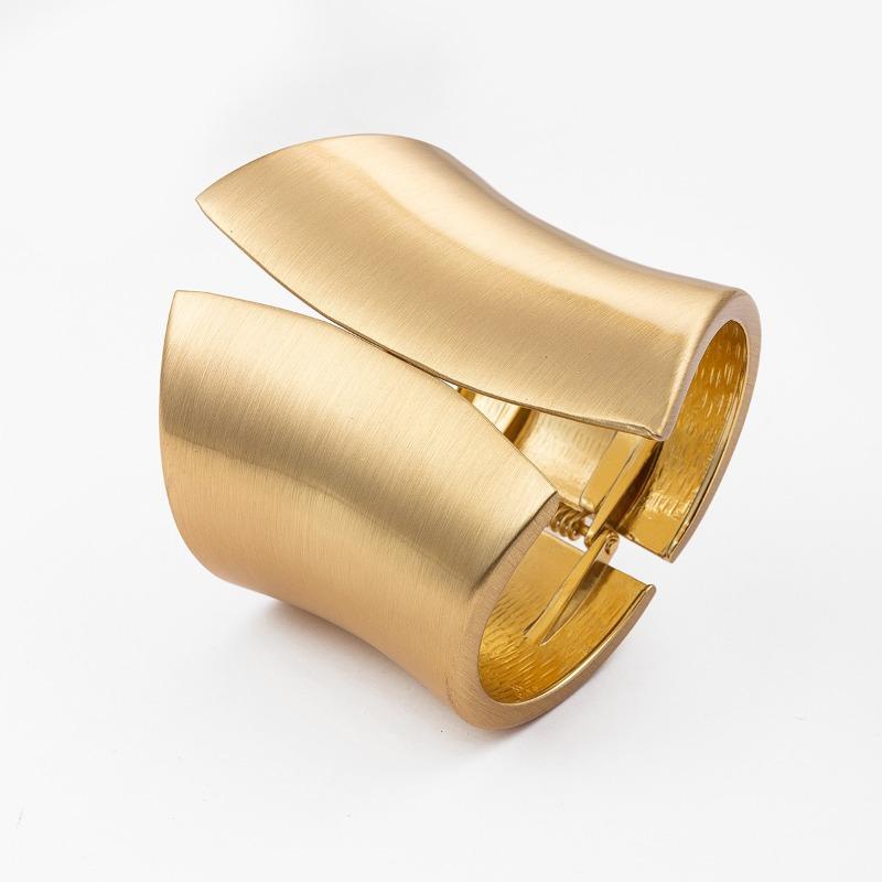 

аксессуары: модный, неровный сплав, глянцевый браслет, преувеличенно широкий разрез, браслет с пружинным открытием, женский