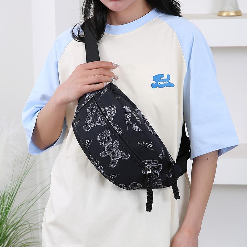 Unisex Bear Print Fanny Pack – Waterproof Nylon Waist Bag for City Walks, Lightweight & Adjustable