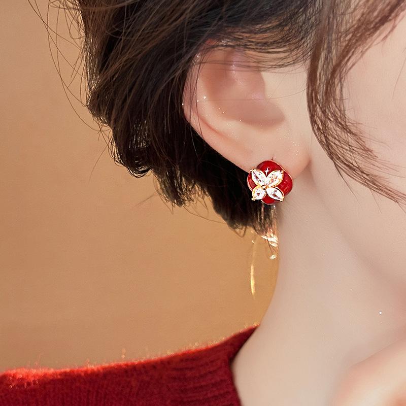 Vintage light luxury 111 silver needle red dripping flower stud earrings, premium geometric earrings earrings