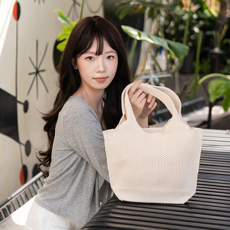 Modern And Versatile Bucket Style Knit Handbag With Hollow Pattern In Trendy Colors For Any Outfit