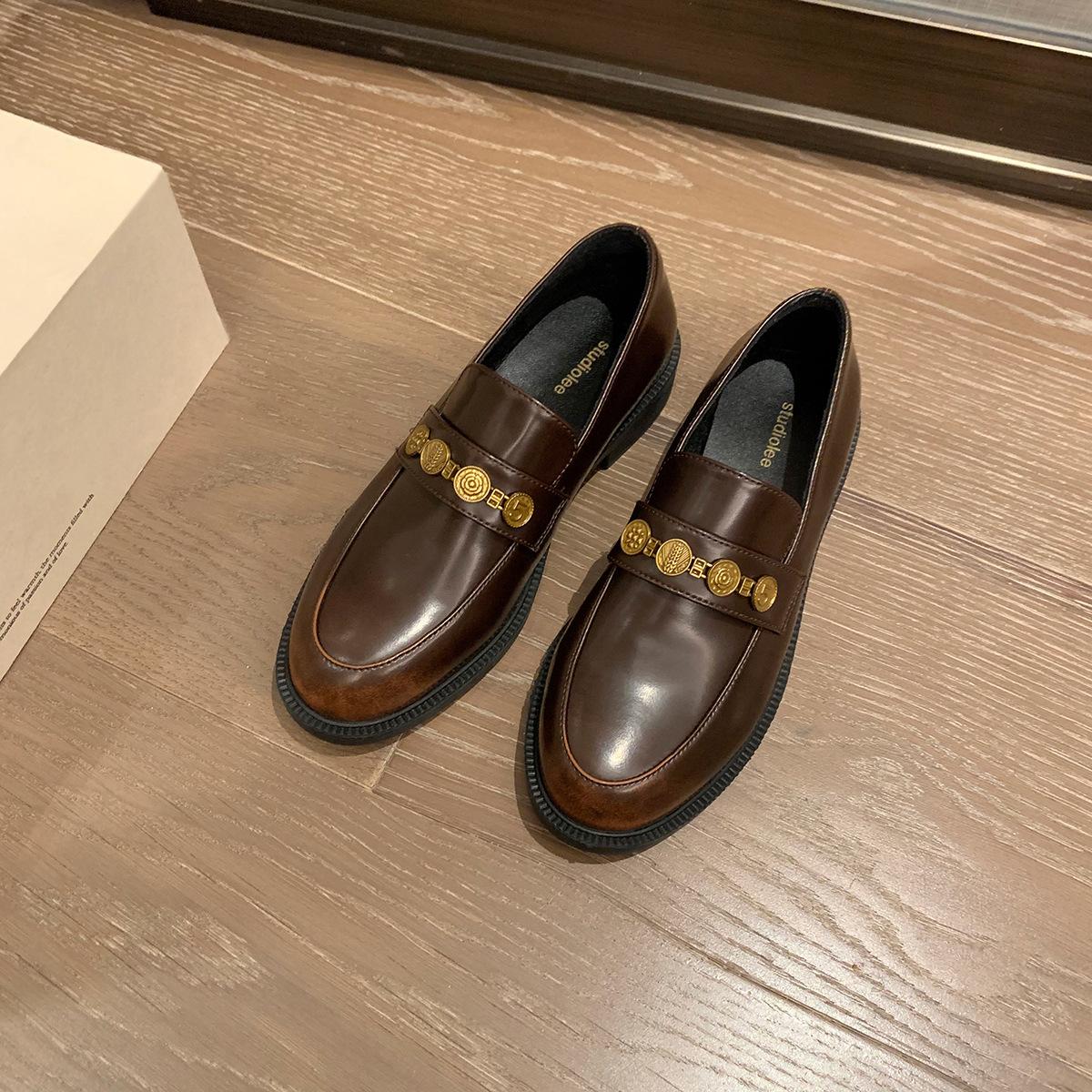 

Grape mother with the same round head small gold coin classic lazy one-pedal loafer single shoes temperament versatile thick heel small leather shoes 40