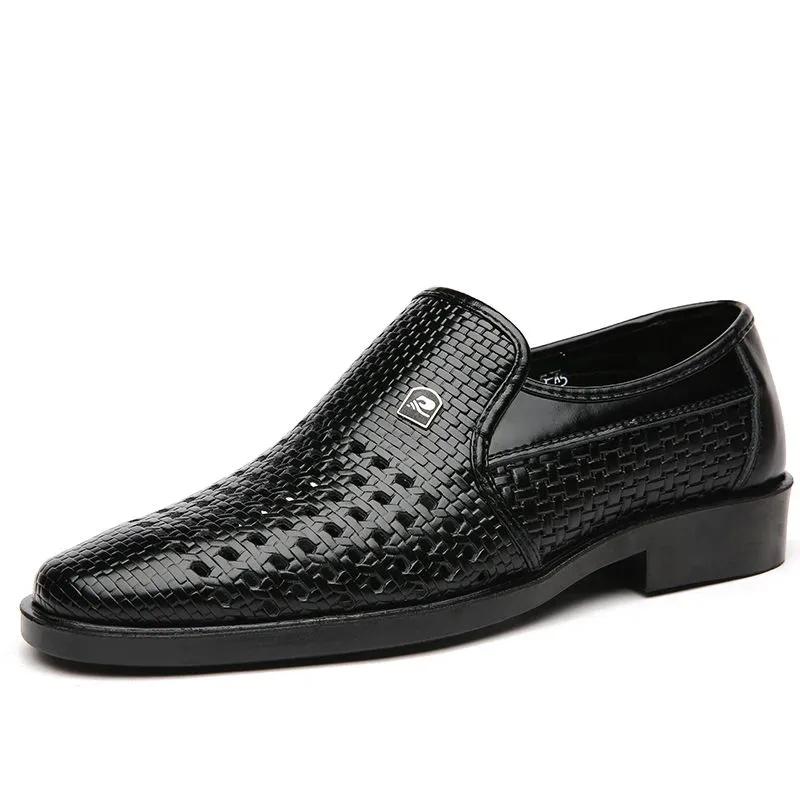 Letní pánské sandály ležérní měkká podrážka prodyšné kožené společenské boty duté vysoce kvalitní sandály odolné proti opotřebení a pohodlné