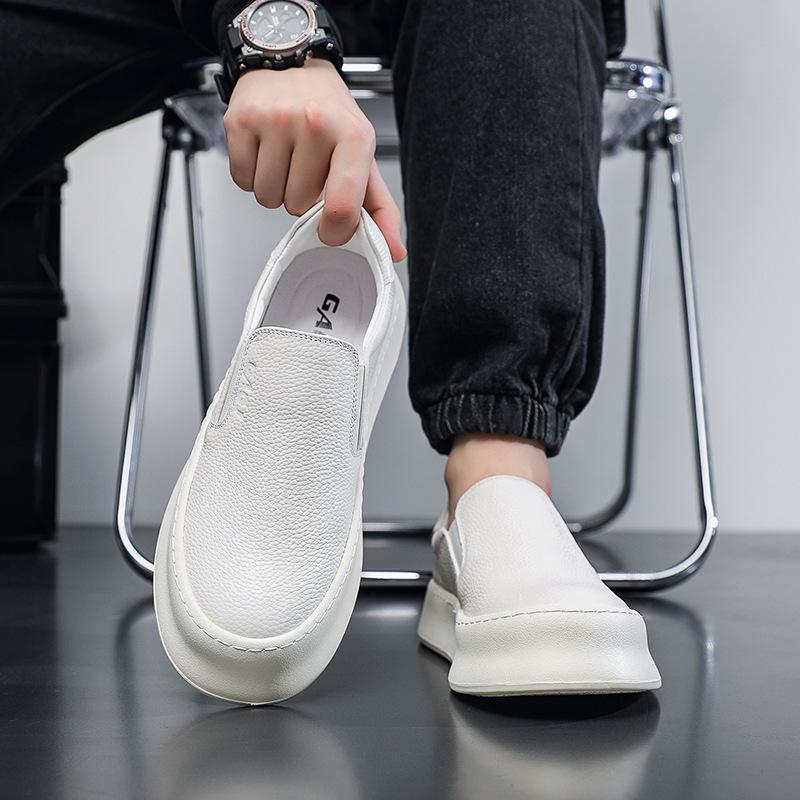 Kožené mokasíny pánské boty léto 2025 nové jednopadálové lehké platformové pracovní boty ležérní trend ploché