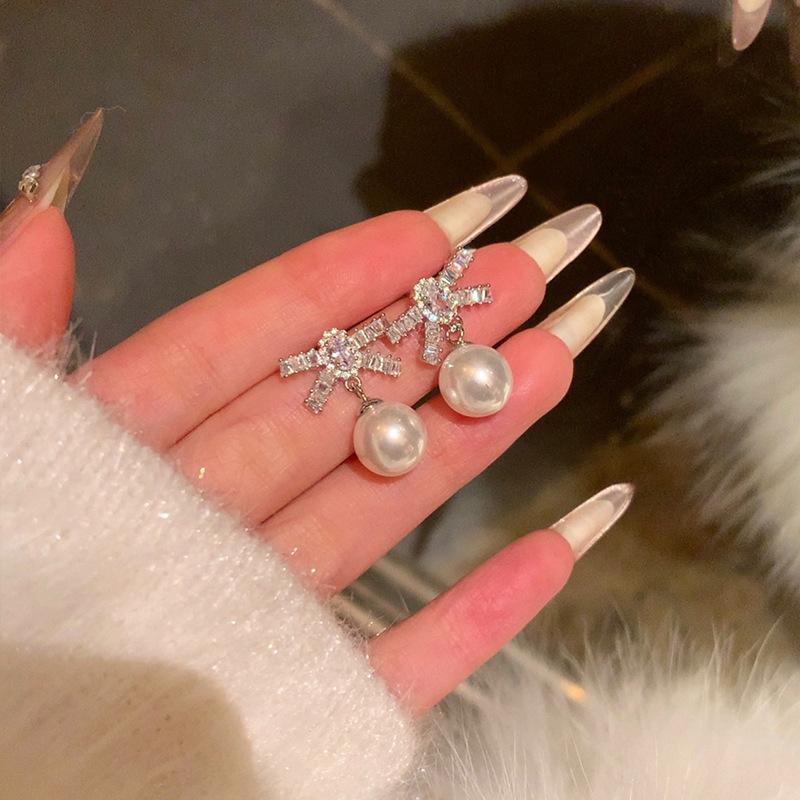 

Серьги-пусеты с цирконом и жемчугом в виде бантика, легкая роскошь, высококлассные, с темпераментом, женские, элегантные, простые