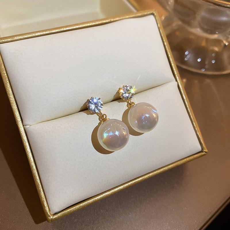 Elegant French Retro Floral Pearl Earrings - Geometric, Versatile, High-End Design for Women