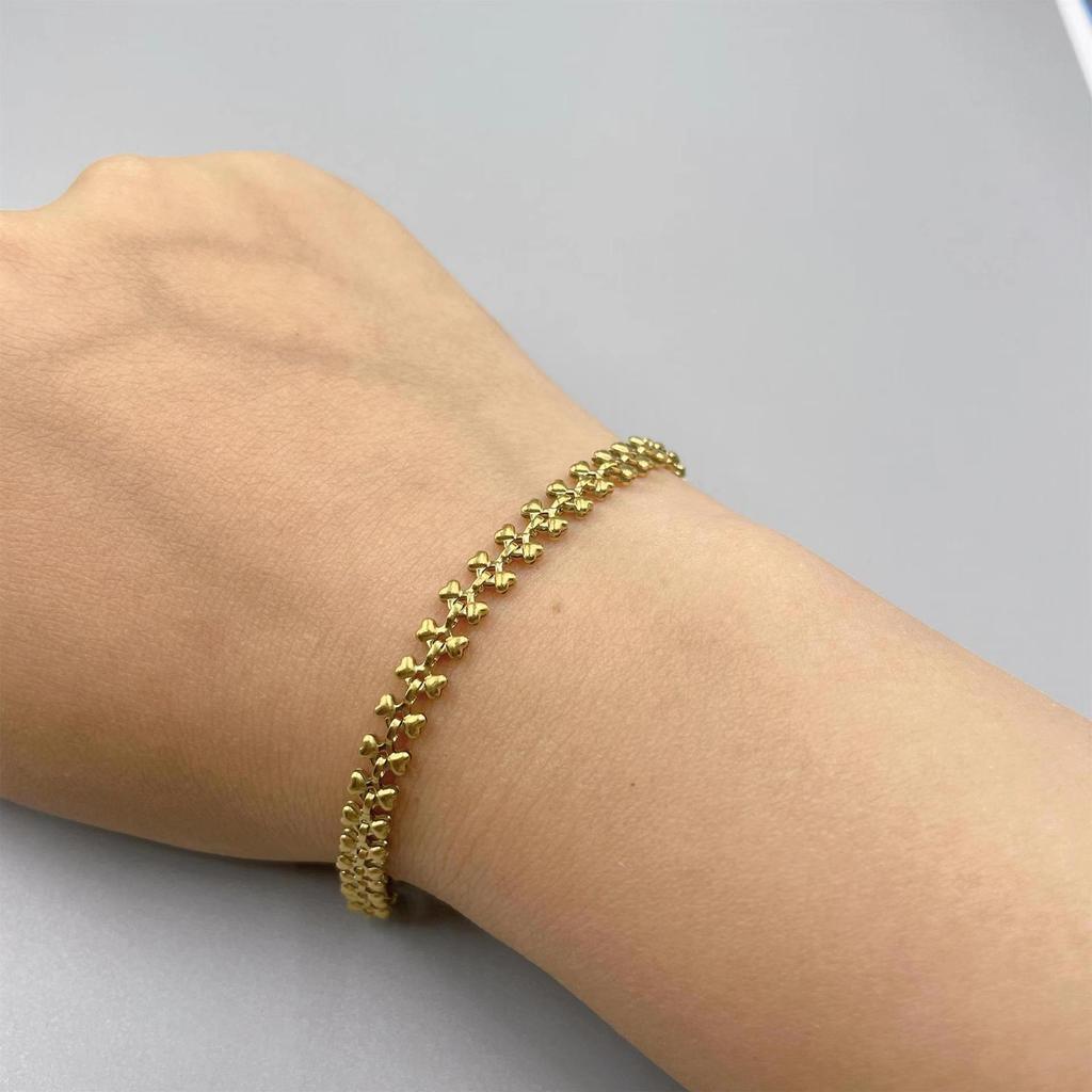 Women's Fashion Titanium Steel Bracelet: Elegant Japanese & Korean Design, Non-Fading Stainless Steel, Versatile Jewelry.