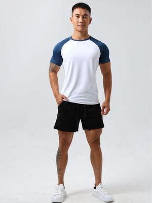 T-shirt de sport pour homme coupe slim à manches courtes avec coutures contrastées