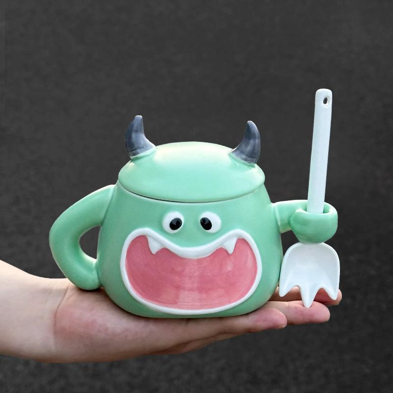 

Send a birthday gift to a girlfriend, a funny little devil ceramic mug with a lid and a spoon, a girls water cup, and a gift box. 401-500ml