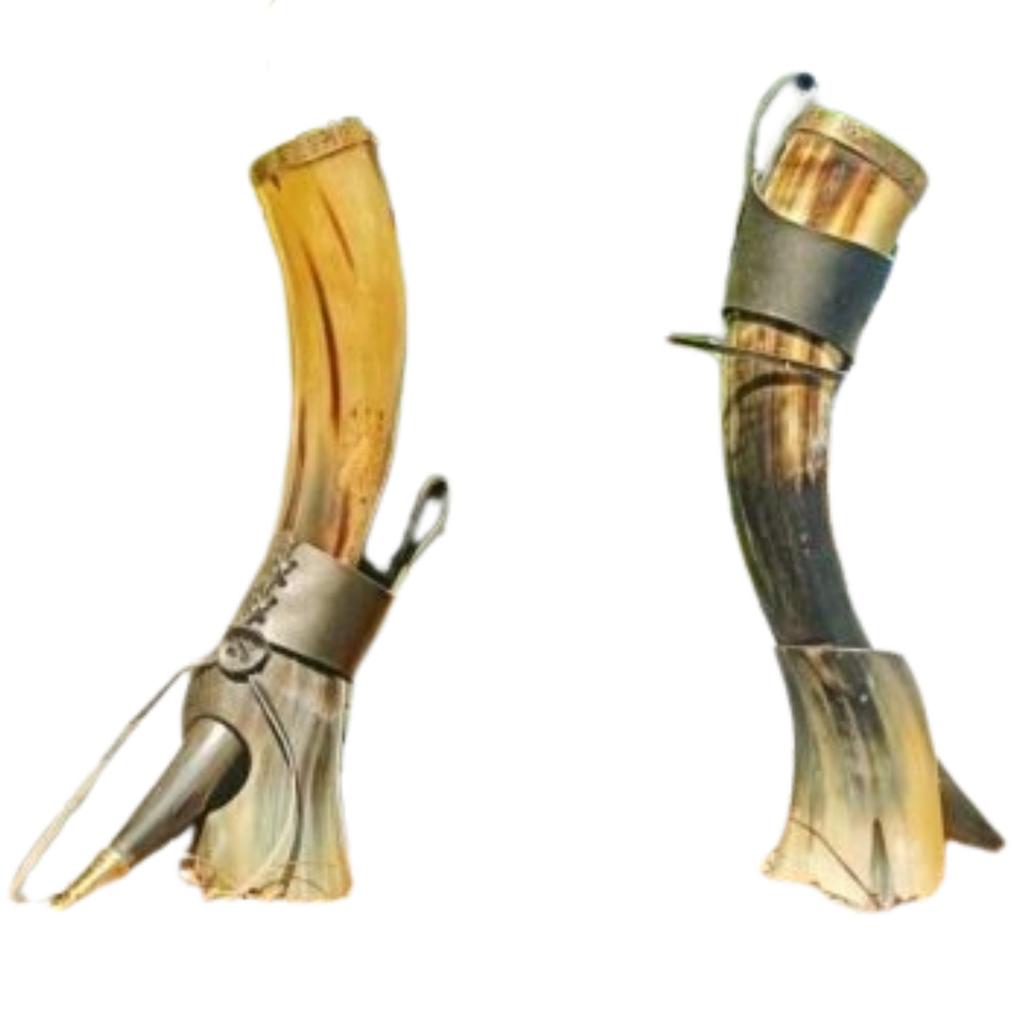 2-teiliges Trinkhorn mit Lederholster, Messingkugelspitze und Ständer, Weihnachtsgeschenk