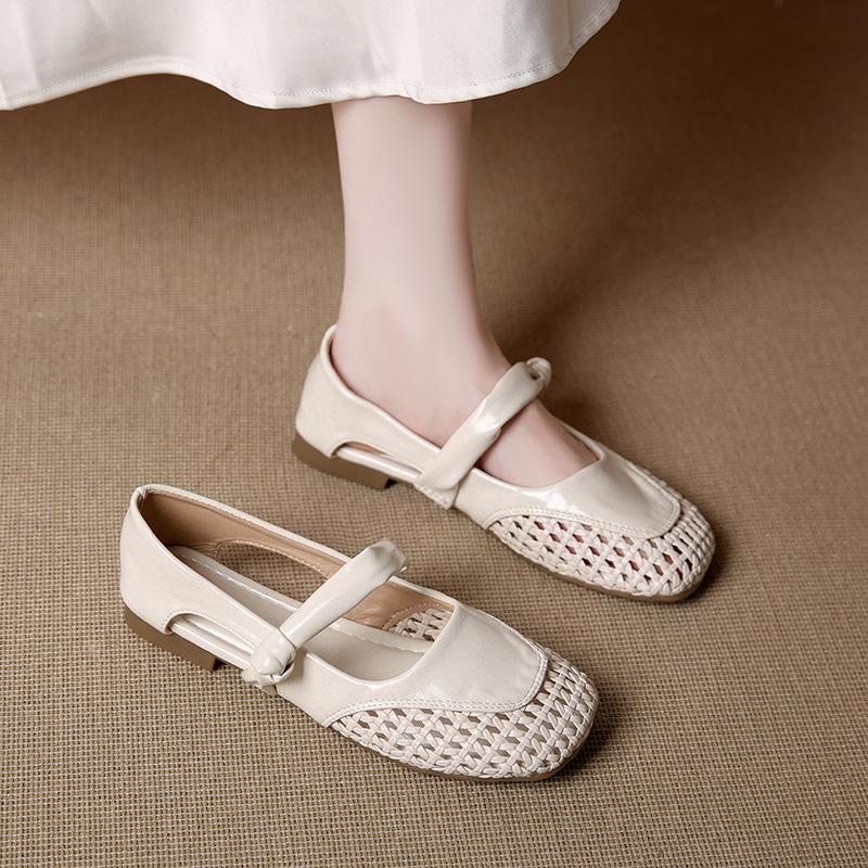 2025 New Women's Round Head Fashion Versatile Summer Retro Single Shoes Roman Sandals Women's Hollow Breathable Sandals