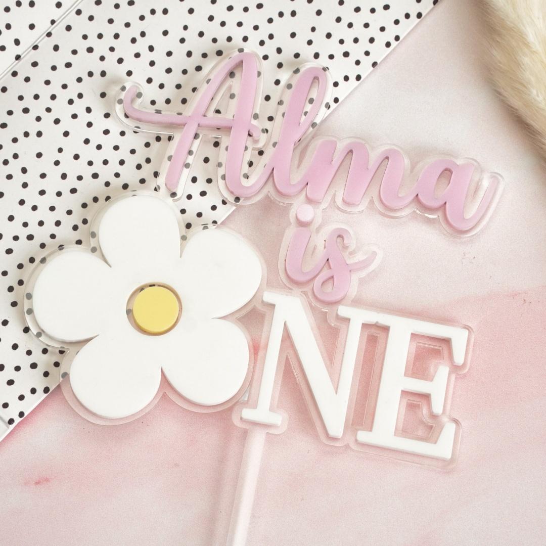 

1PC Custom PMMA Cake Topper - Personalized Name & Number Daisy Accessory | Laser Engraved DIY Healing Unique Gift for Celebratio MULTI
