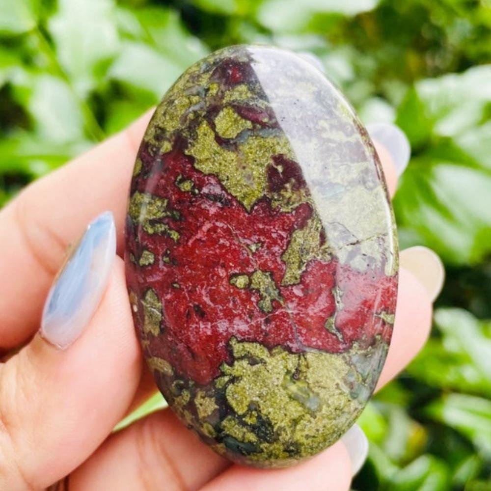 

1.97-2.36 Inch Natural Dragon Blood Palm Stone Polished Bloodstone Pocket Stone for Meditation Stress Relief Finger Exercise 5-6cm