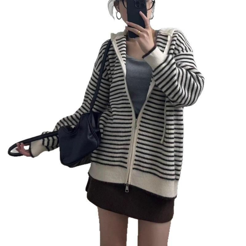 Autumn and Winter New Tops Contrasting Colors Striped Knitted Cardigan Women's Loose Sweater Design Sense Women's Hoodie Jacket