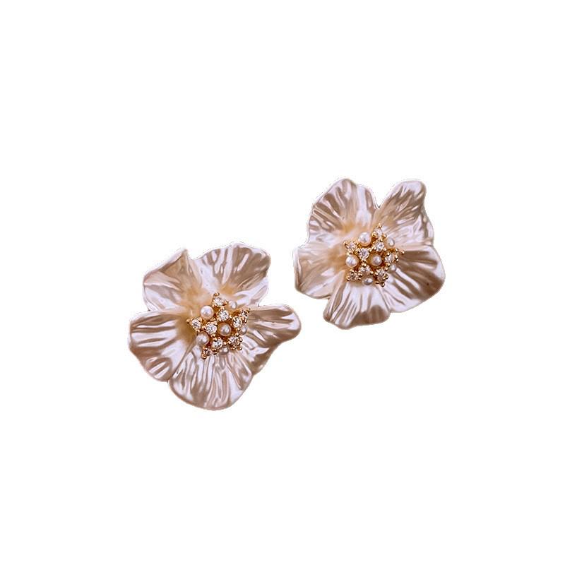Vintage Steel Teardrop Cat Eye Earrings for Women - Retro, High-End, Versatile Fashion Ear Studs