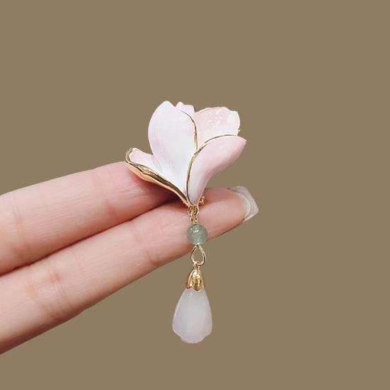 Brooch Retro Style Bead Tassel Magnolia Design Lapel Pin Sweaters Collars Hats Bags Coats Scarves Badge Outfit Accessory