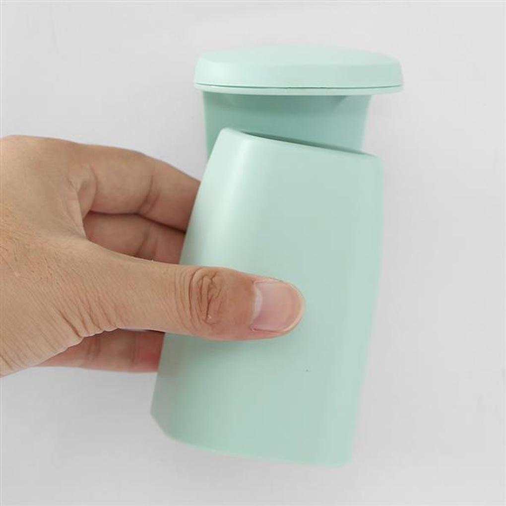 Magnetic Upside-down Toothbrush Cup (Mint) / Water-Stain Resistant Hygienic Toothbrush Cup